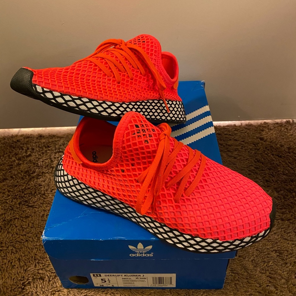 New (w/o tags) Kids Adidas DEERUPT Runner J 5.5
